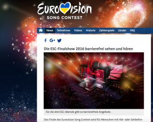 Ein Screenshot von der Seite des Eurovision Song Contest. Die Überschrift "Die ESC-Finalshow 2016 barrierefrei sehen und hören". Man sieht die Bühne mit vielen Zuschauerinnen und Zuschauern.